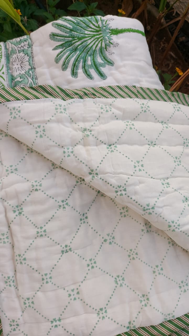 Palm tree cotton quilt
